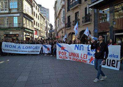 17-11-16 ManiFolgaEstudantilPontevedra07.jpg